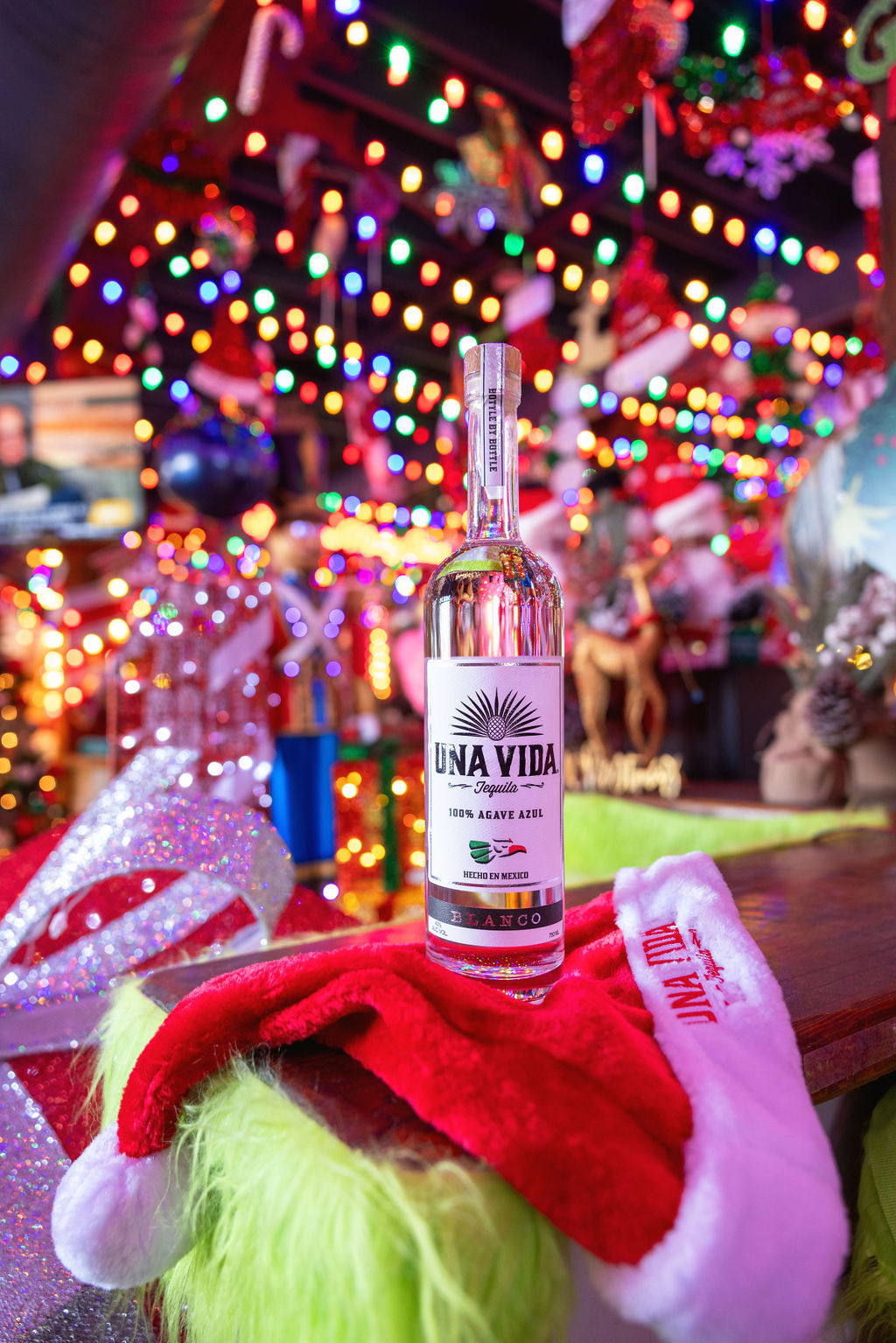 Sleigh All Day: Your Guide to Kansas and Missouri's Most Festive Pop-Up Bars featuring Una Vida